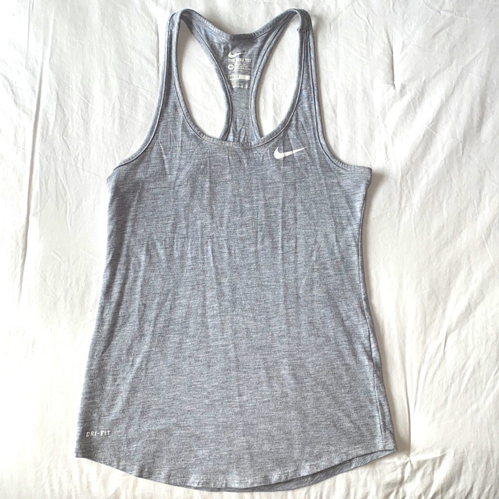 The Nike Tee XS Athletic Cut In Grey
